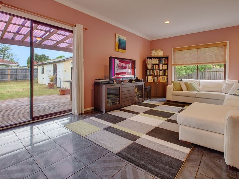 16 Glenn Avenue, Northmead NSW 2152