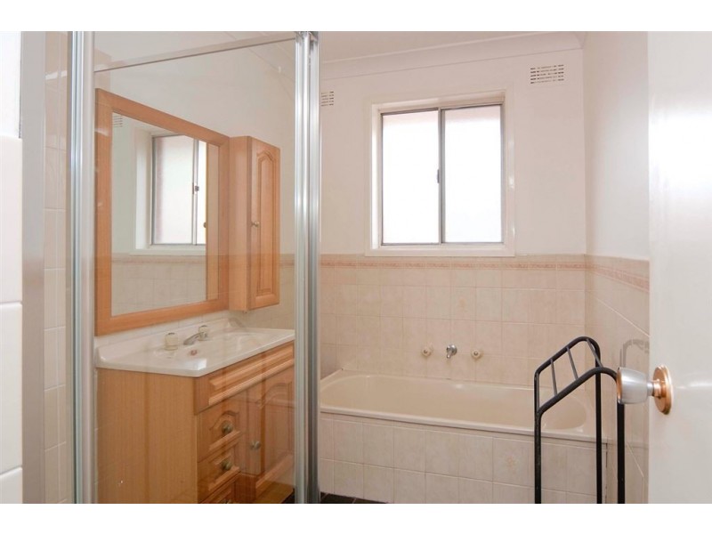 8 Oba Place, Toongabbie NSW 2146