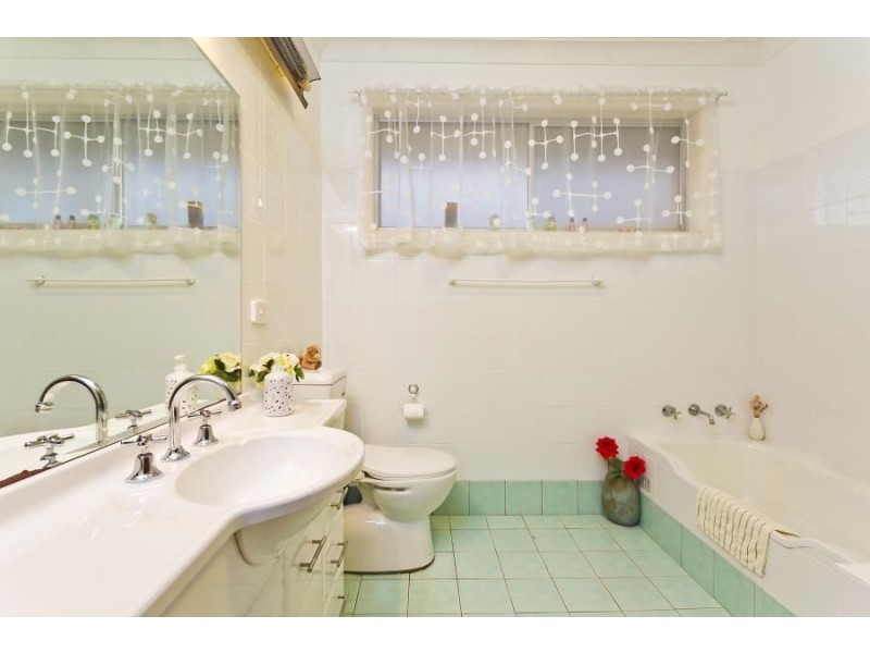 6 Kelvin Grove, Winston Hills NSW 2153