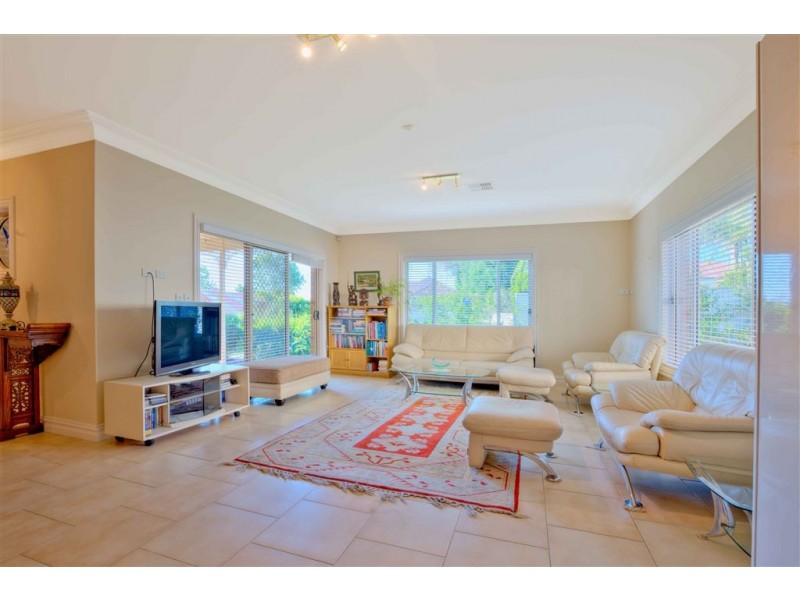 1 William Thompson Way, Baulkham Hills NSW 2153