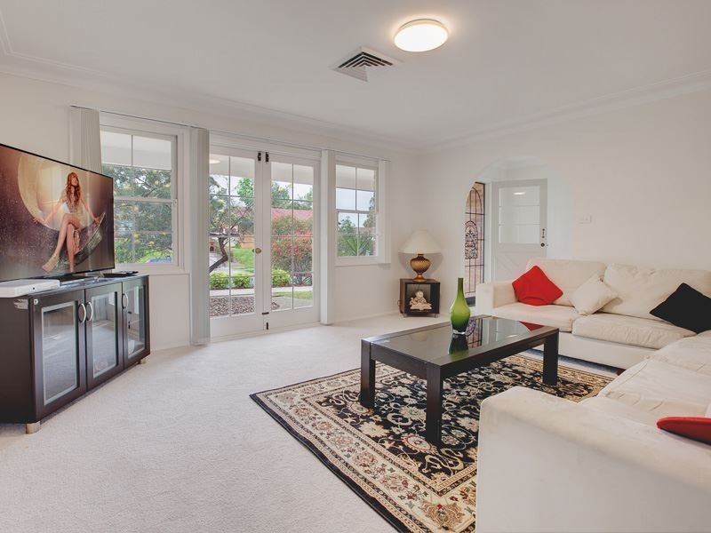 15 Hutchins Crescent, Kings Langley NSW 2147