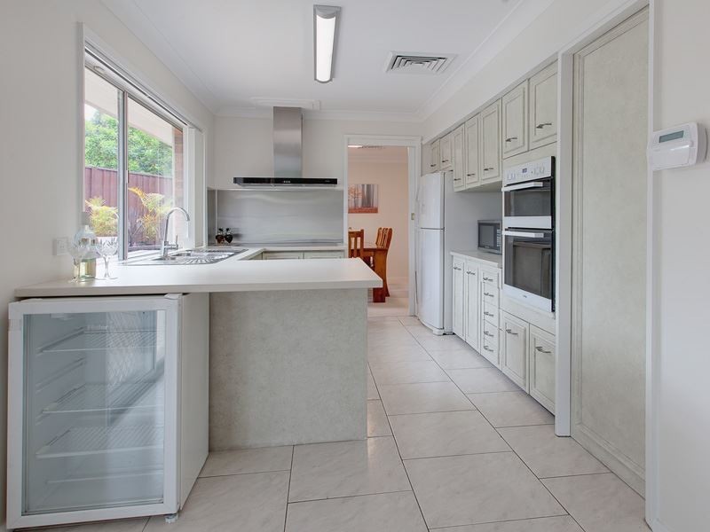 15 Hutchins Crescent, Kings Langley NSW 2147