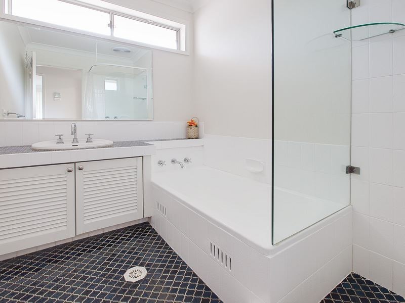 15 Hutchins Crescent, Kings Langley NSW 2147