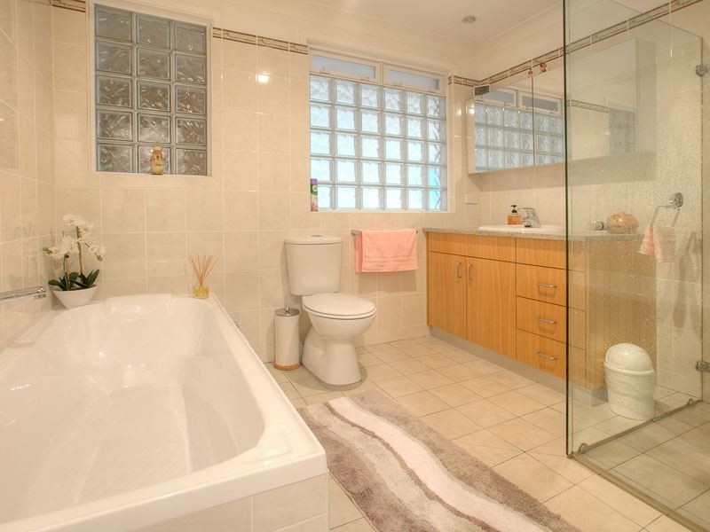 4 Simpson Place, Kings Langley NSW 2147