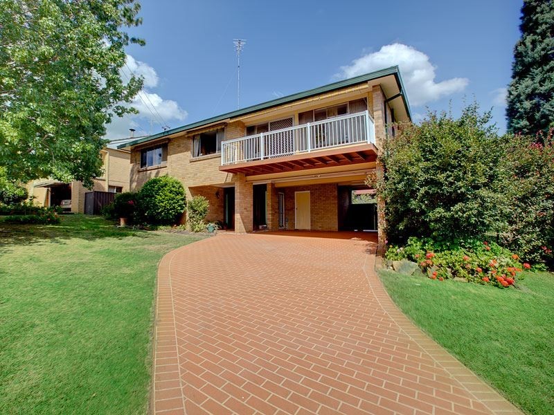 4 Lowanna Avenue, Baulkham Hills NSW 2153