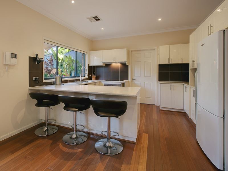 8 Kelvin Grove, Winston Hills NSW 2153
