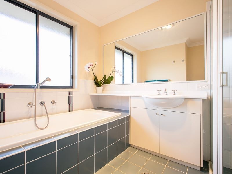 8 Kelvin Grove, Winston Hills NSW 2153