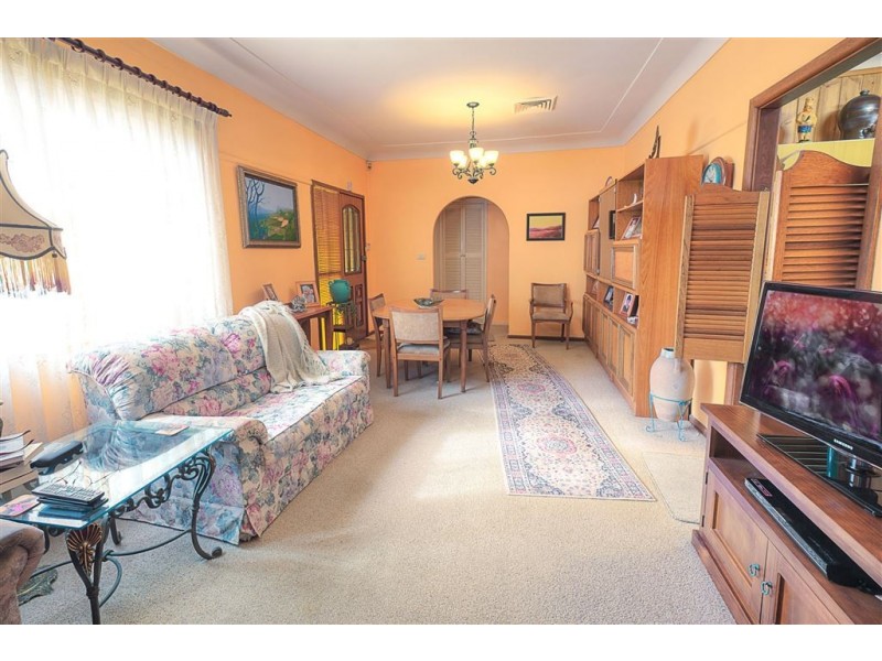 8 Holmes Street, Lalor Park NSW 2147