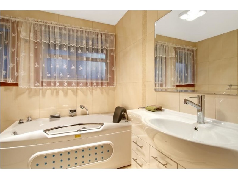 32 Chapel Lane, Baulkham Hills NSW 2153