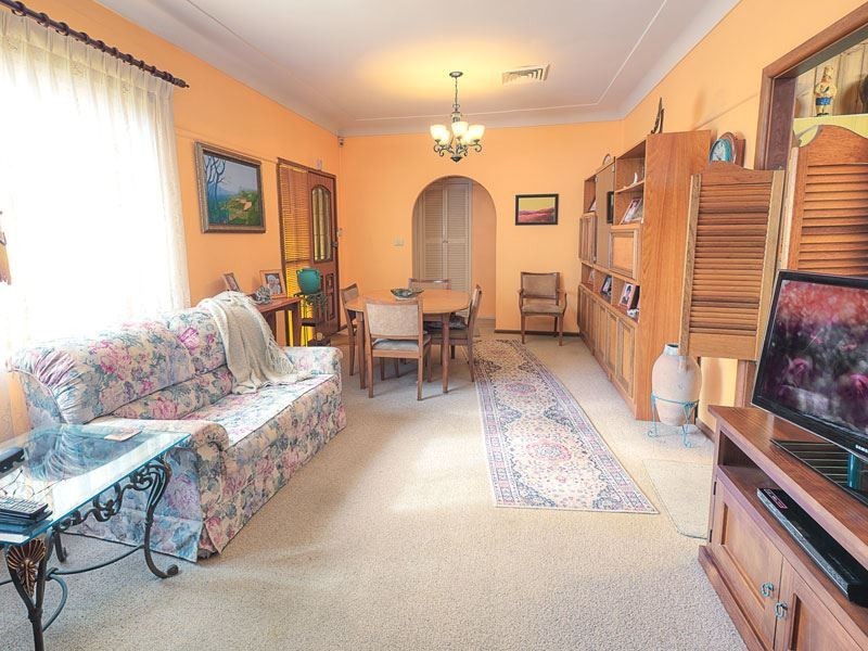 8 Holmes Street, Lalor Park NSW 2147