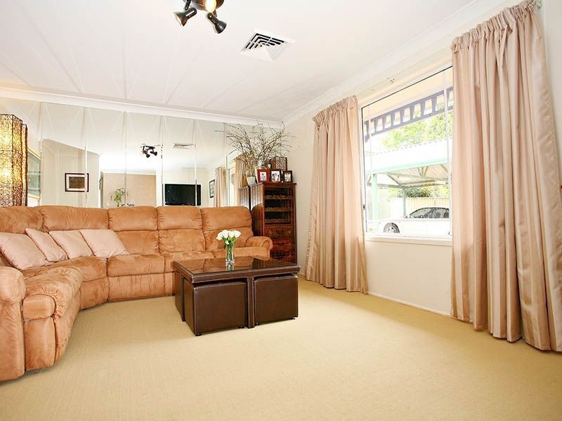 9 Dee Place, Prospect NSW 2148