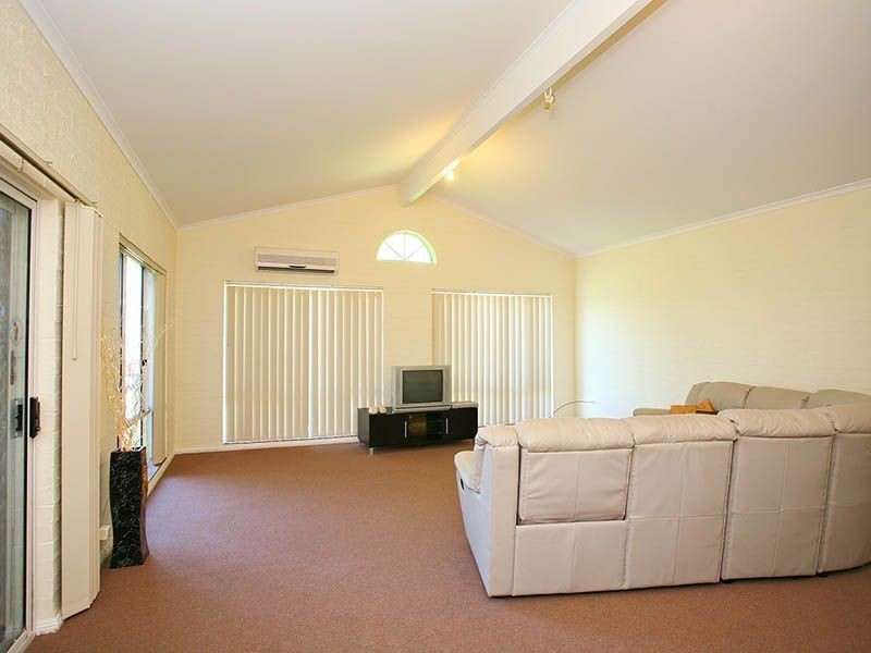 6 Chatres Street, St Clair NSW 2759