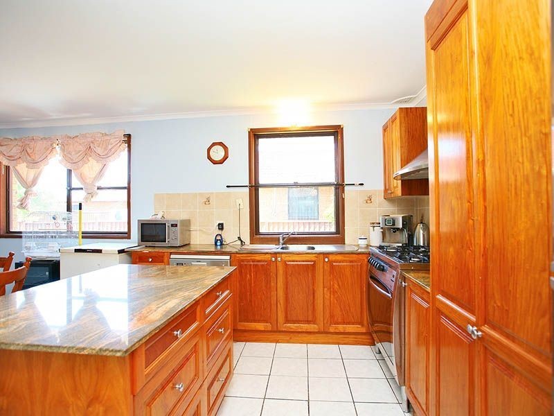 6 Dahlia Street, Quakers Hill NSW 2763