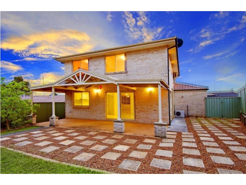 4 Sharrock Ave, Glenwood NSW 2768