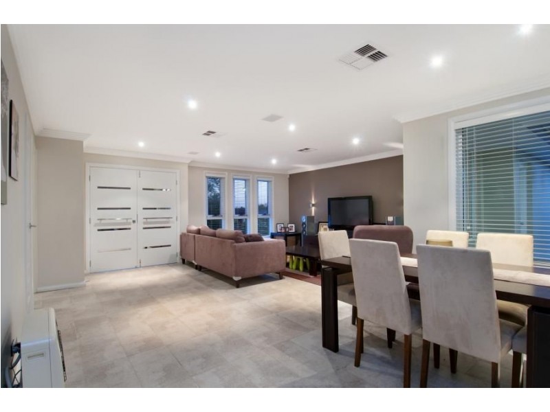 8 Bishopgate Avenue, Castle Hill NSW 2154