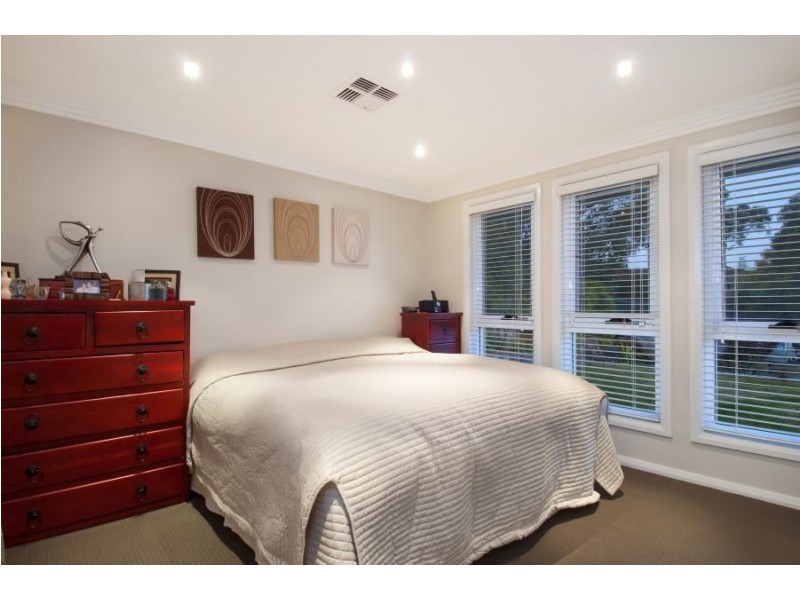 8 Bishopgate Avenue, Castle Hill NSW 2154