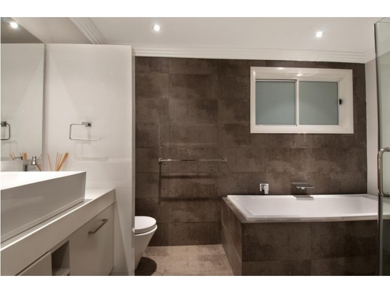 8 Bishopgate Avenue, Castle Hill NSW 2154