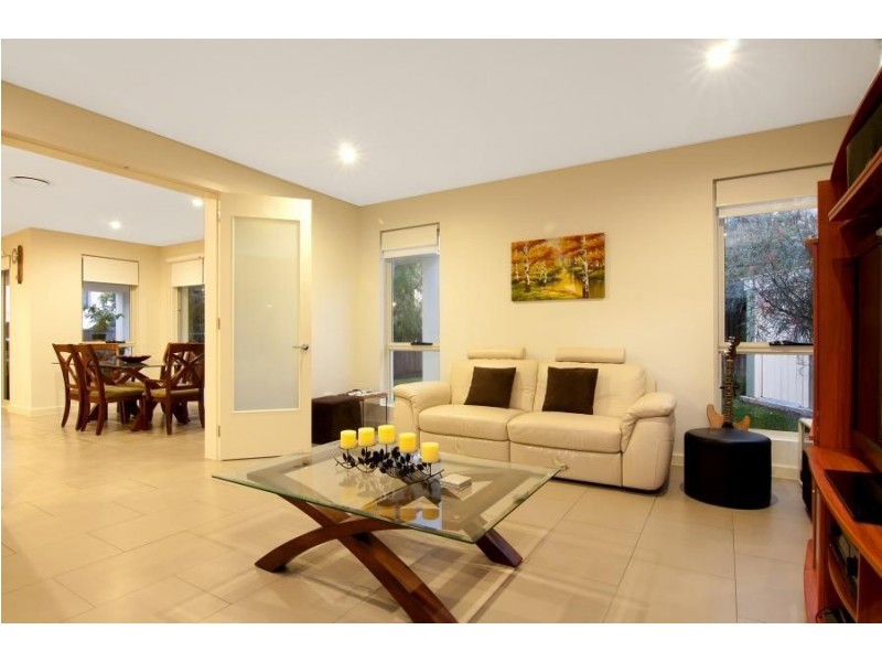 8 Ridgemark Place, Bella Vista NSW 2153