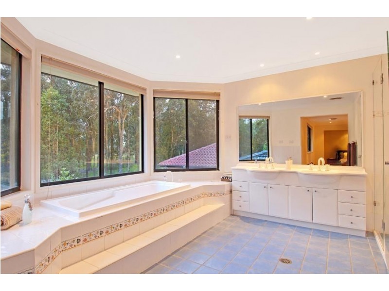2 Lochton Place, Beaumont Hills NSW 2155