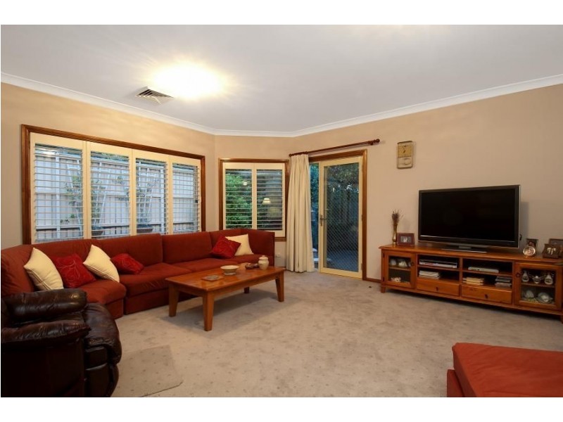 12 Wychwood Place, Castle Hill NSW 2154
