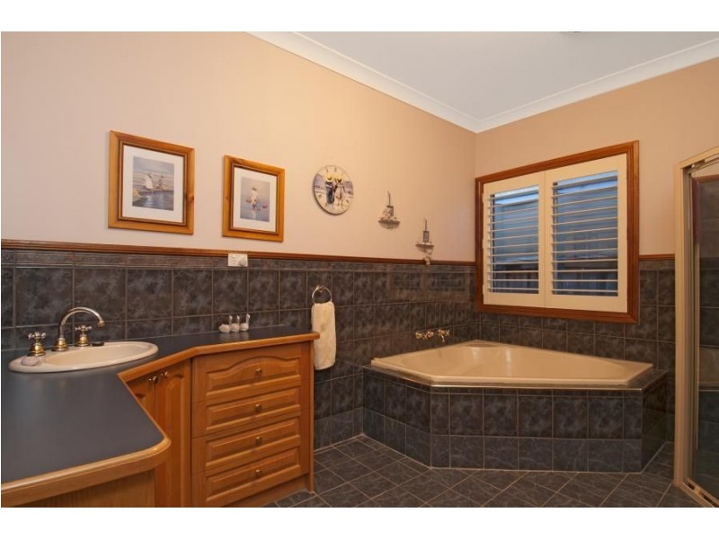 12 Wychwood Place, Castle Hill NSW 2154