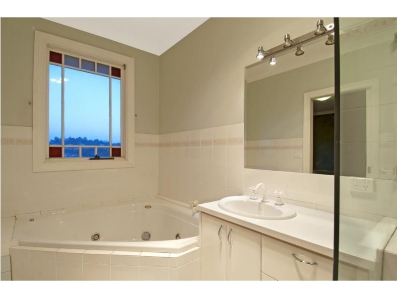 18 Redwood Close, Castle Hill NSW 2154