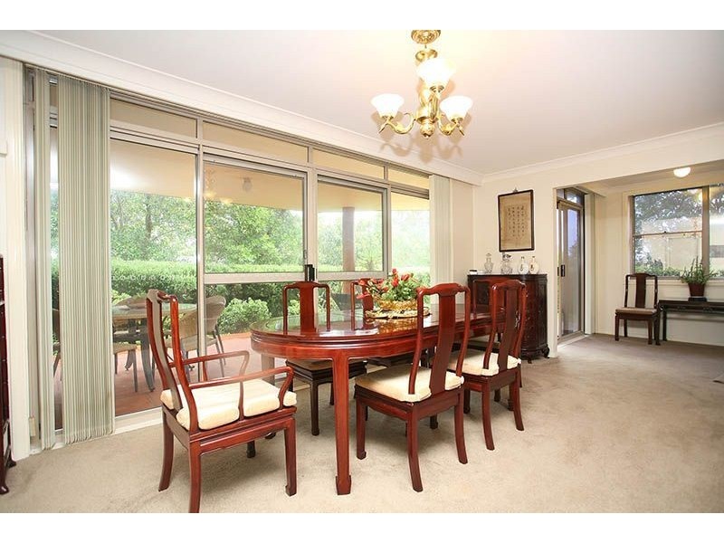 33 Castle Pines Drive, Baulkham Hills NSW 2153