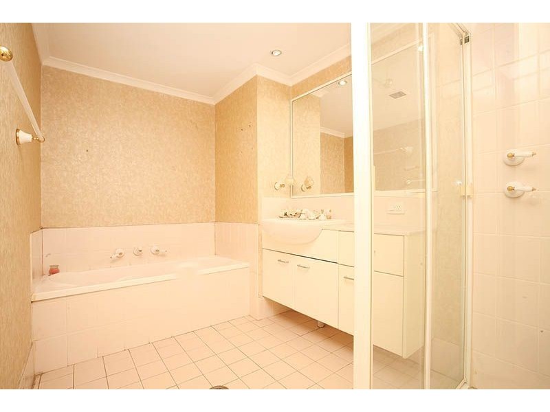 33 Castle Pines Drive, Baulkham Hills NSW 2153