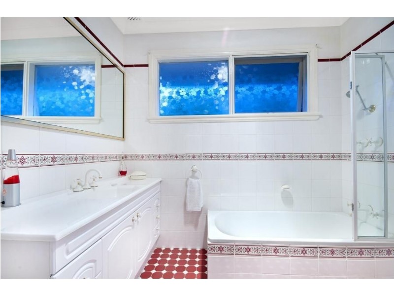 1 Echo Place, Winston Hills NSW 2153