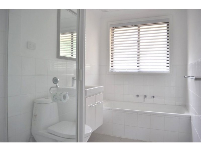 100 Cropley Drive, Baulkham Hills NSW 2153