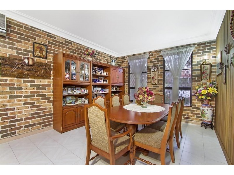 221 Madagascar Drive, Kings Park NSW 2148