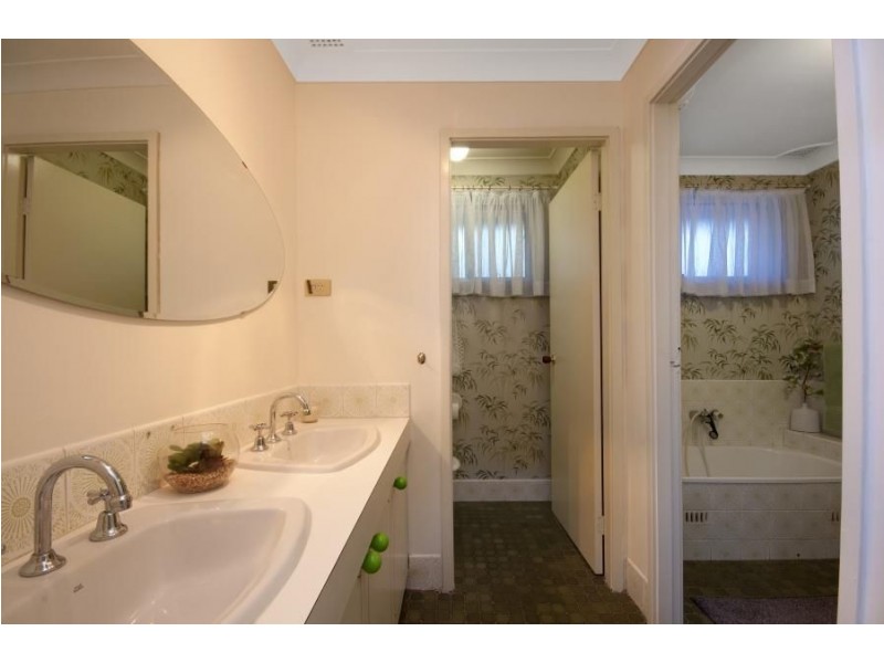 261 Madagascar Drive, Kings Park NSW 2148