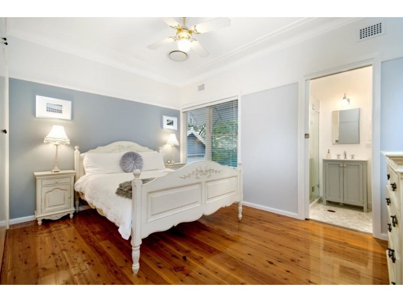 6 Hayes Avenue, Northmead NSW 2152