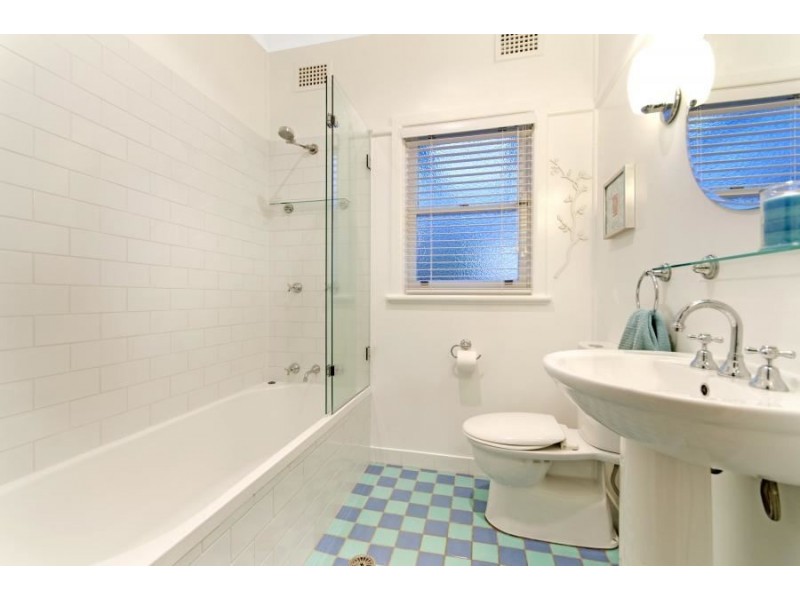 6 Hayes Avenue, Northmead NSW 2152