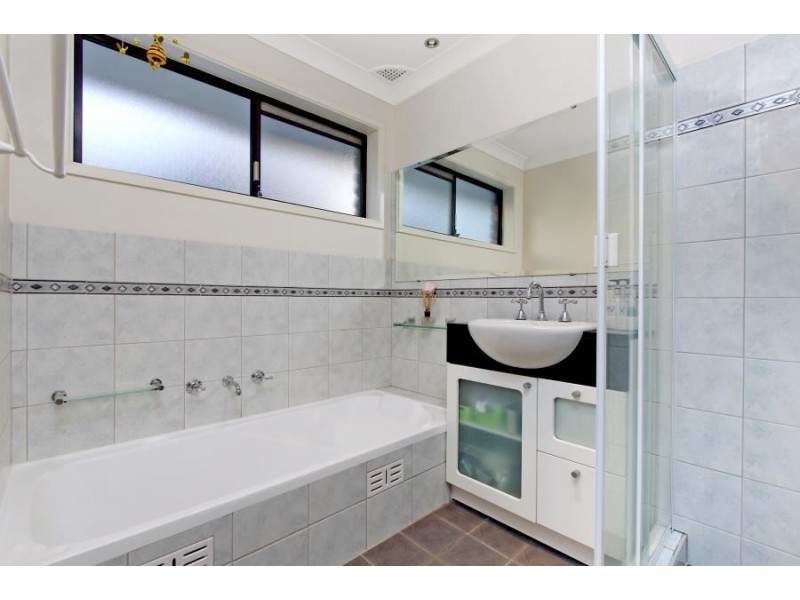 8 Holburn Crescent, Kings Langley NSW 2147