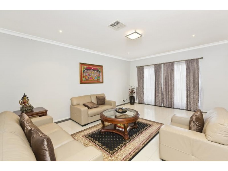 1 Flagstone Grove, Bella Vista NSW 2153