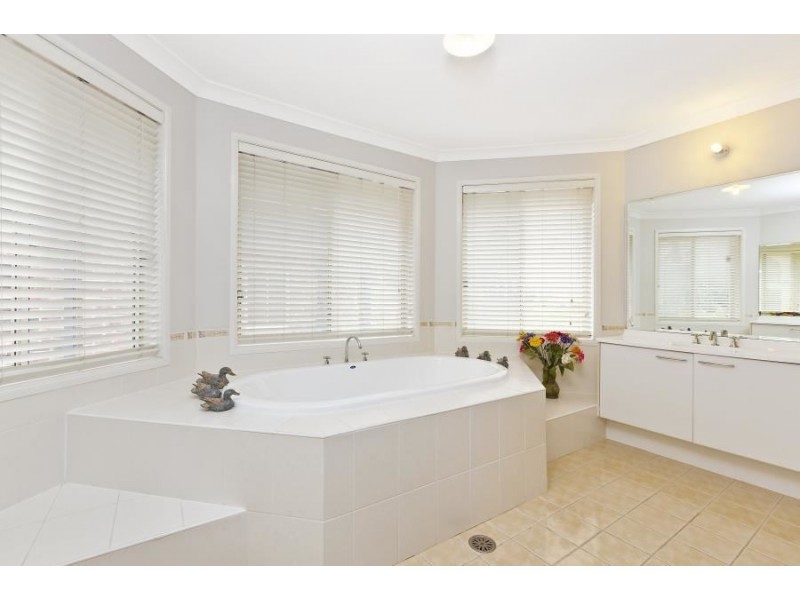 1 Flagstone Grove, Bella Vista NSW 2153