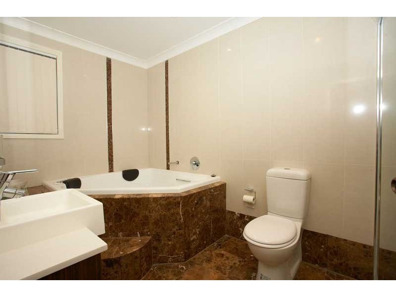 22 Lanhams Rd, Winston Hills NSW 2153