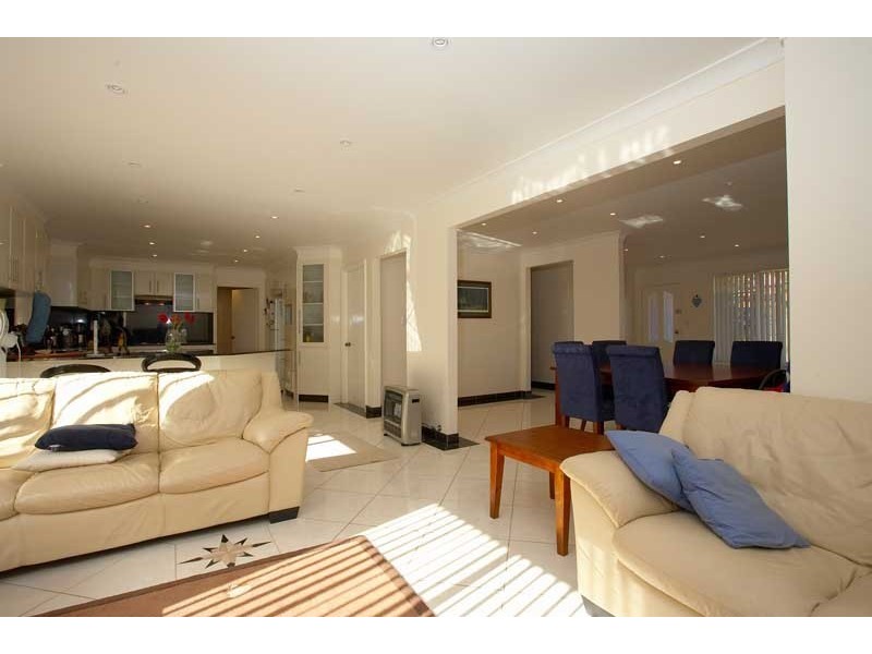 22 Lanhams Rd, Winston Hills NSW 2153