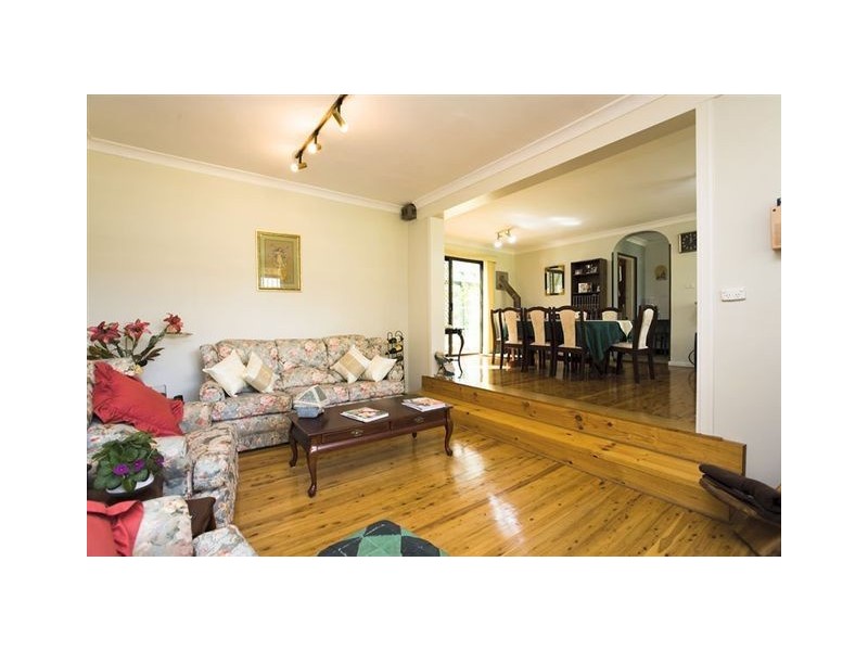 10 Dobson Cres, Baulkham Hills NSW 2153