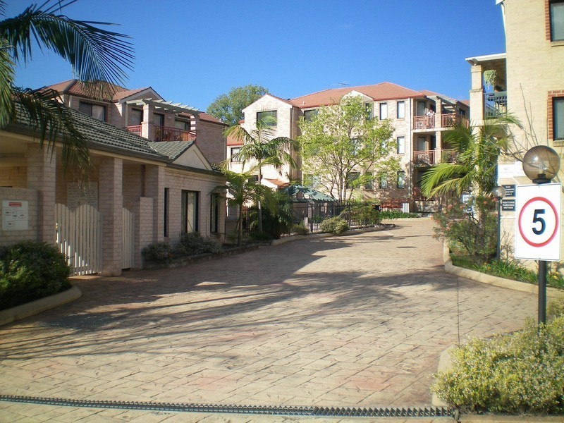 24/56-64 Dobson Crescent, Baulkham Hills NSW 2153