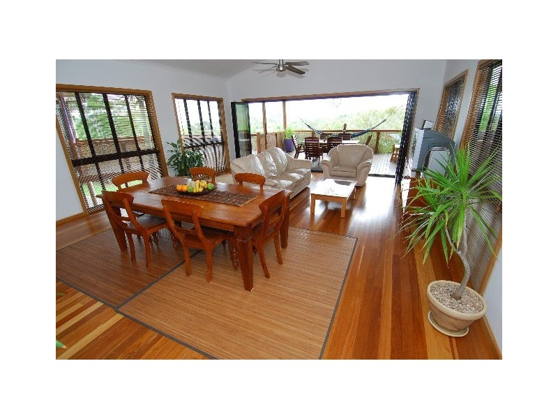 6 Daydream Court, Cannonvale QLD 4802