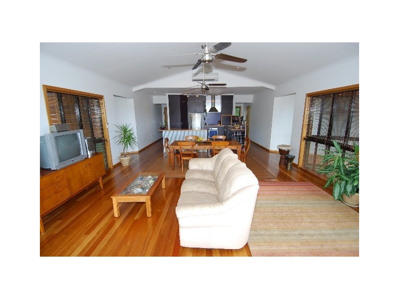 6 Daydream Court, Cannonvale QLD 4802