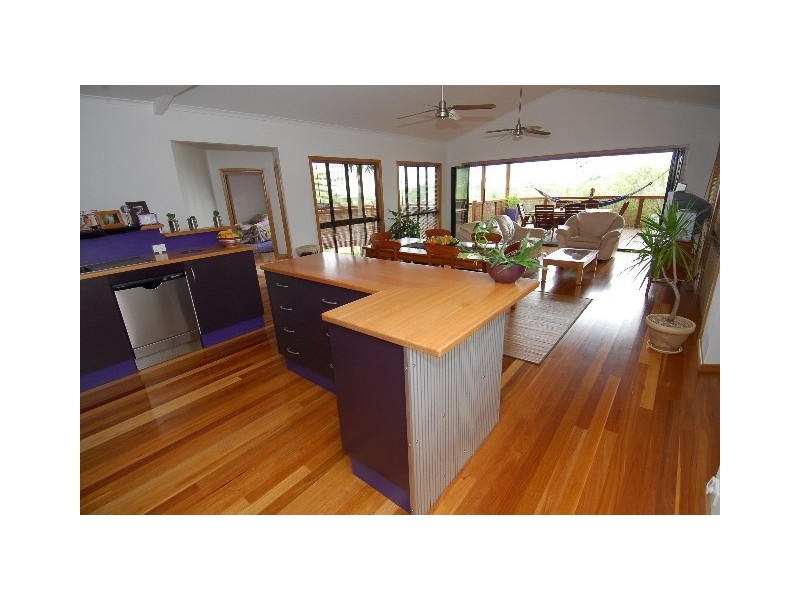6 Daydream Court, Cannonvale QLD 4802
