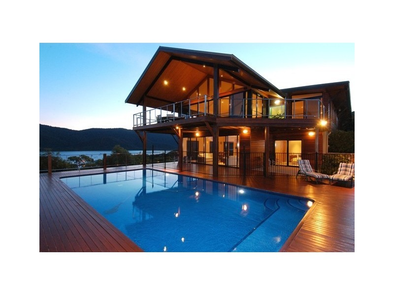 1-3 Neerim Cres, Shute Harbour QLD 4802