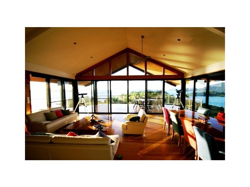 1-3 Neerim Cres, Shute Harbour QLD 4802