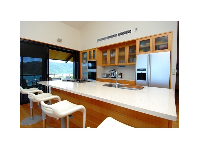 1-3 Neerim Cres, Shute Harbour QLD 4802