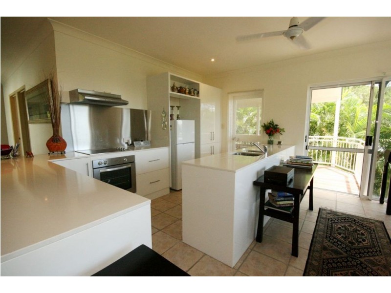 14 Passage Ave, Shute Harbour QLD 4802