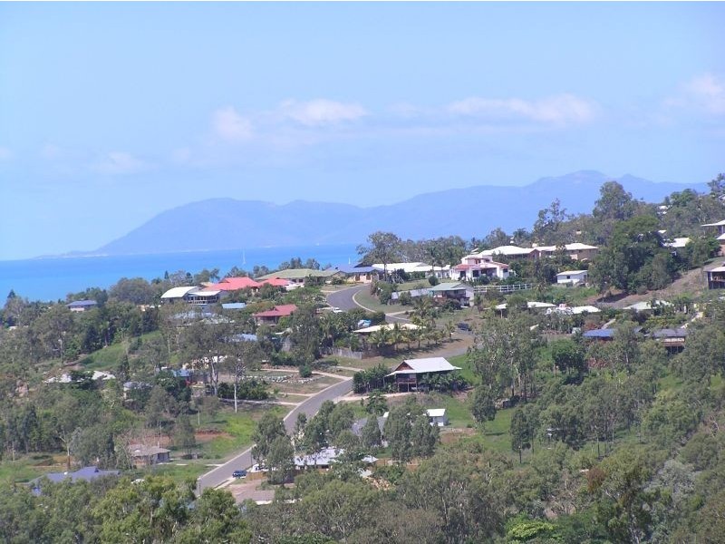 14 Hamilton Ave, Cannonvale QLD 4802