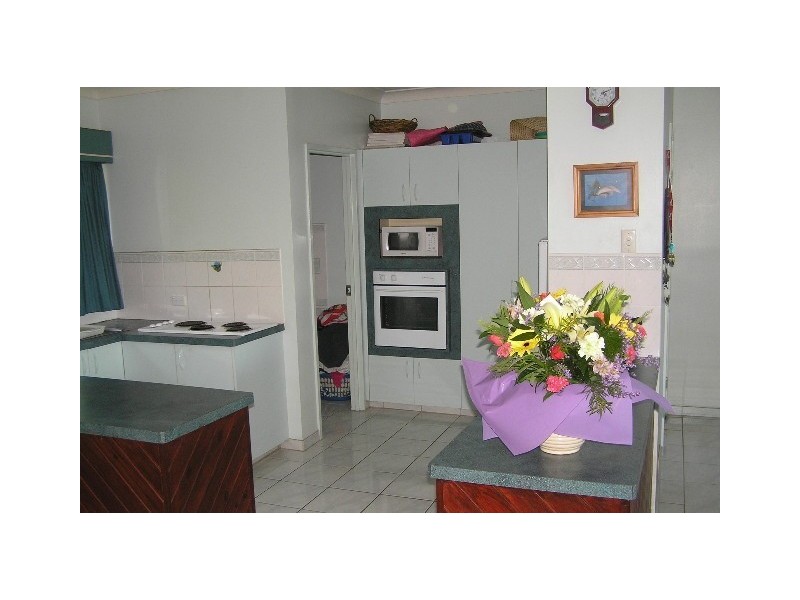 4/2 Eshelby Drive, Cannonvale QLD 4802